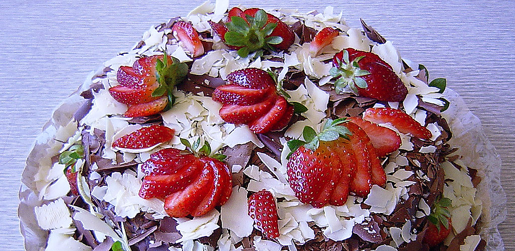 Bolo Mesclado de Morango com Chocolate